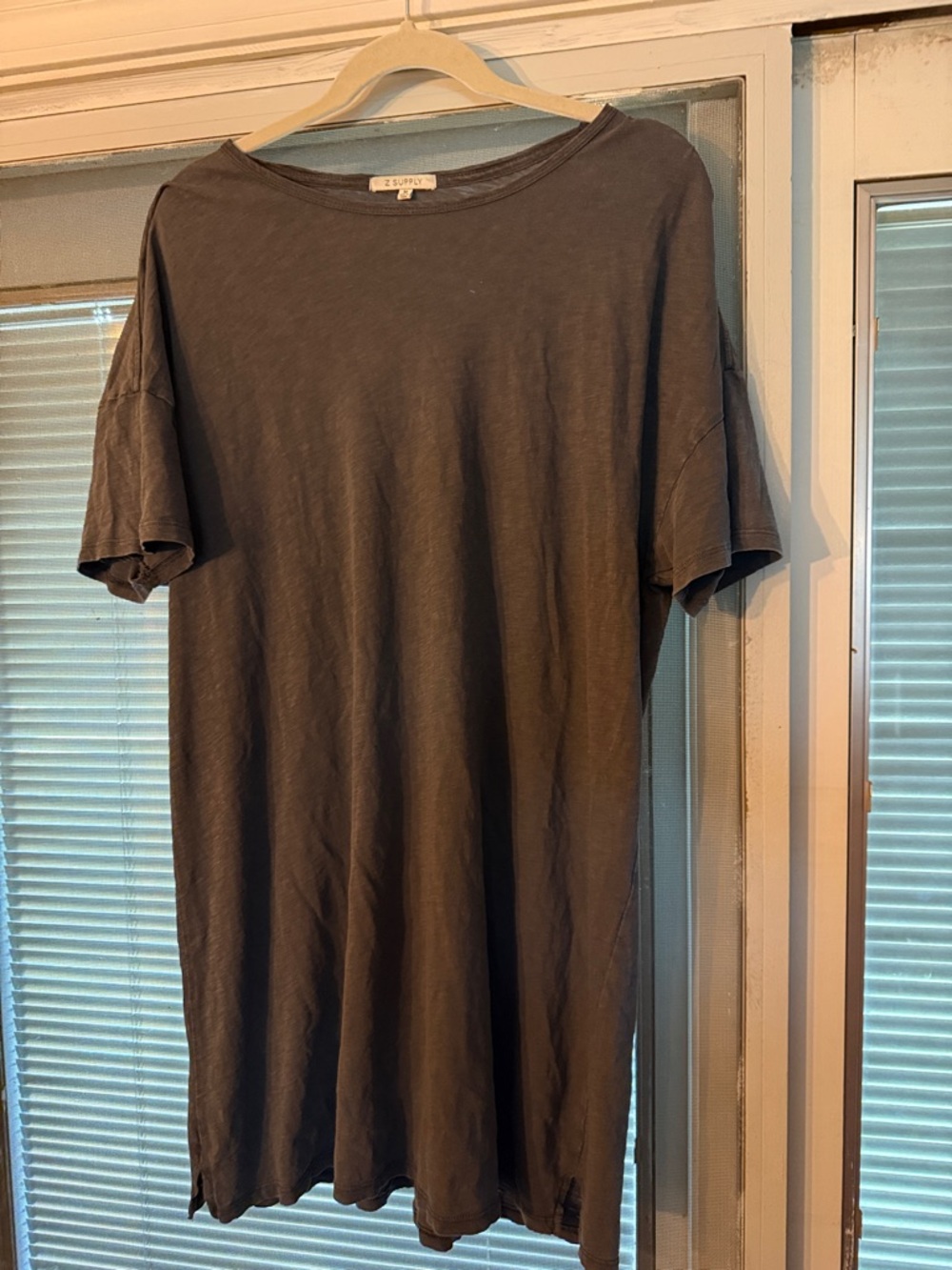 Z Supply Women’s Short Sleeve Relaxed Dress Tee in Charcoal